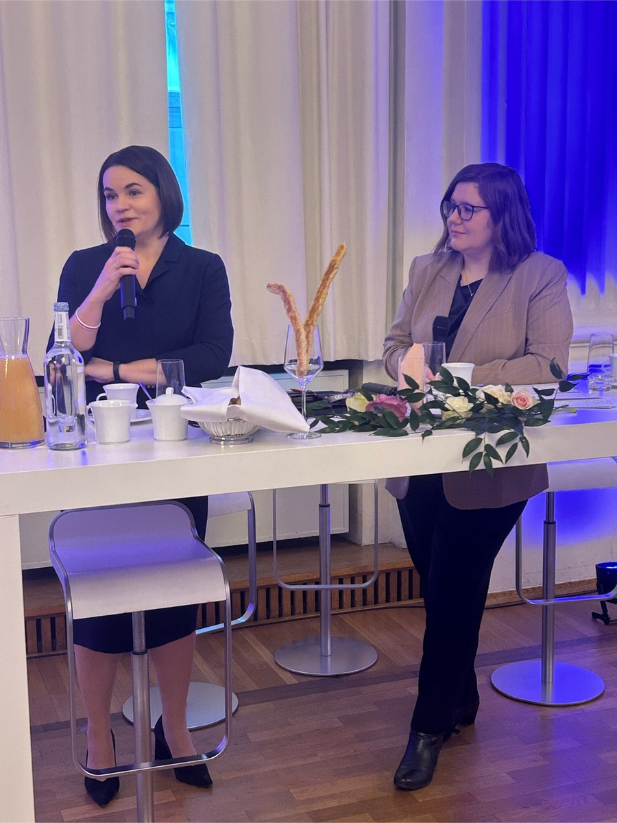 Pressemitteilung Münchner Sicherheitskonferenz: Swjatlana Zichanouskaja, belarussische Oppositionsführerin, hält die Keynote beim Women&#039;s Breakfast der Hanns-Seidel-Stiftung und der Bayerischen Staatskanzlei