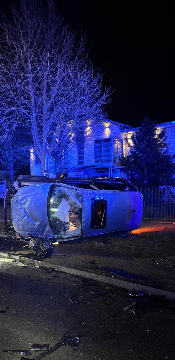 POL-NE: Unfall unter Alkoholeinfluss - Auto überschlägt sich