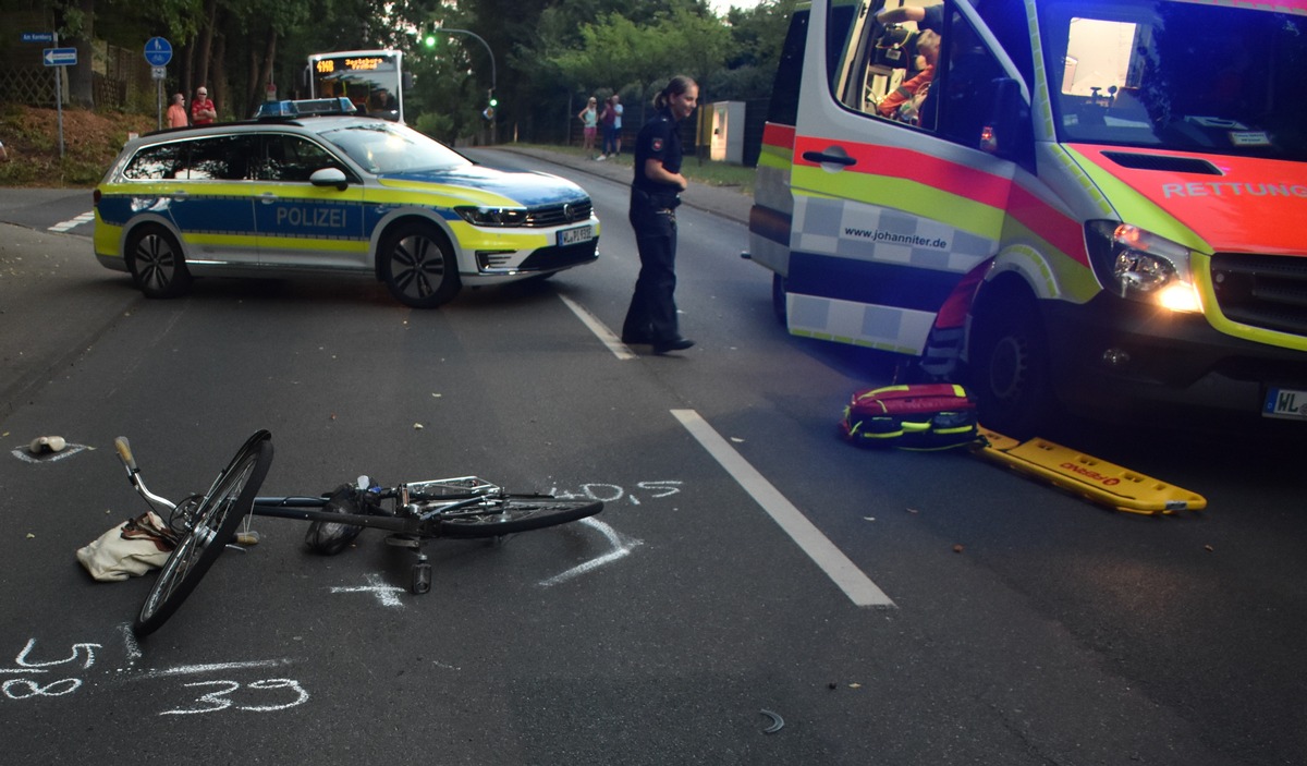 POL-WL: Fleestedt/ Glüsingen - Zwei PKW aufgebrochen ++ Tostedt - Brennender Müllcontainer ++ Jesteburg - Schwerer Unfall mit Radfahrer