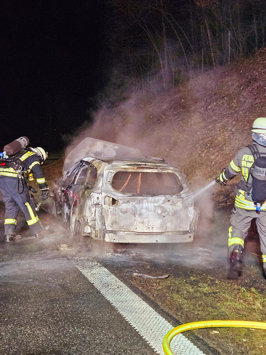 FW-Radolfzell: Fahrzeugbrand auf der B 33