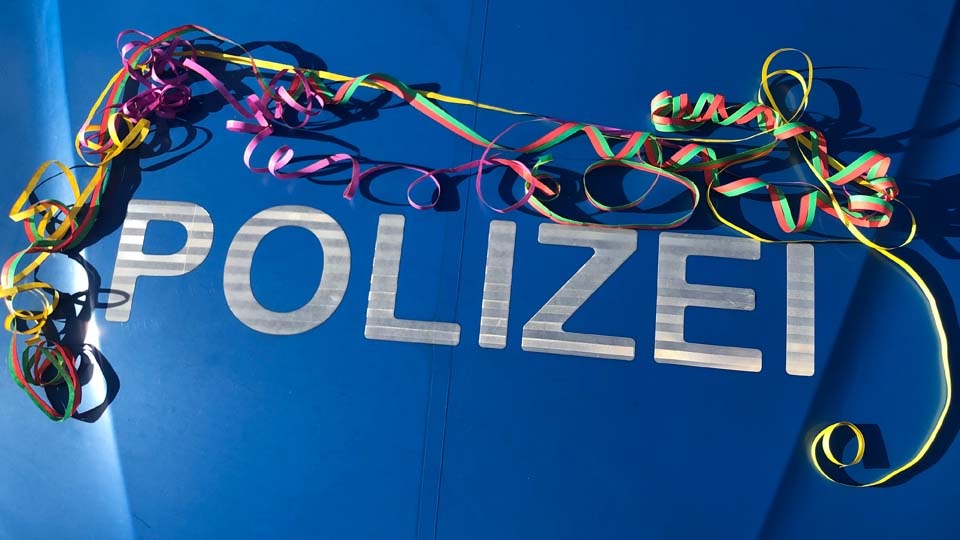 POL-NE: Alkohol, Drogen und die Verkehrstüchtigkeit beeinträchtigende Kostüme haben auch an Karneval hinterm Steuer nichts zu suchen