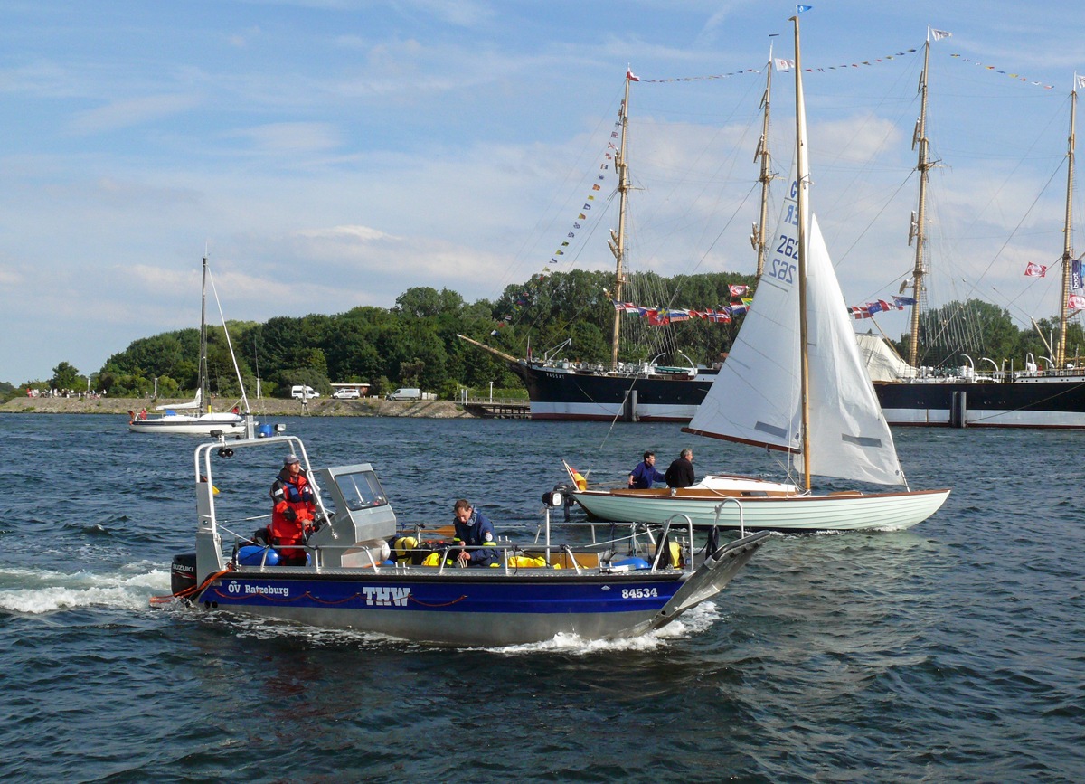 THW-HH MV SH: THW, DRK-Wasserwacht im Einsatz auf den Regattabahnen der 129. Travemünder Woche