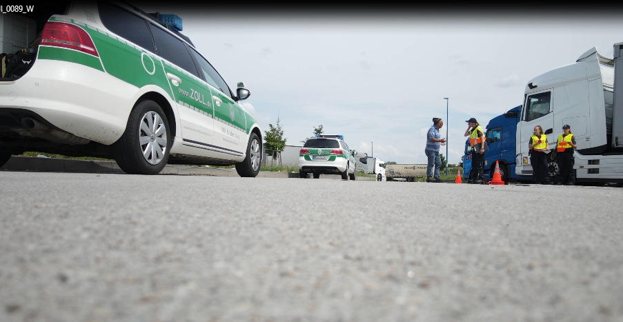 HZA-HN: Zoll überprüft Brummis/Schwarzarbeitskontrollen auf der A 6