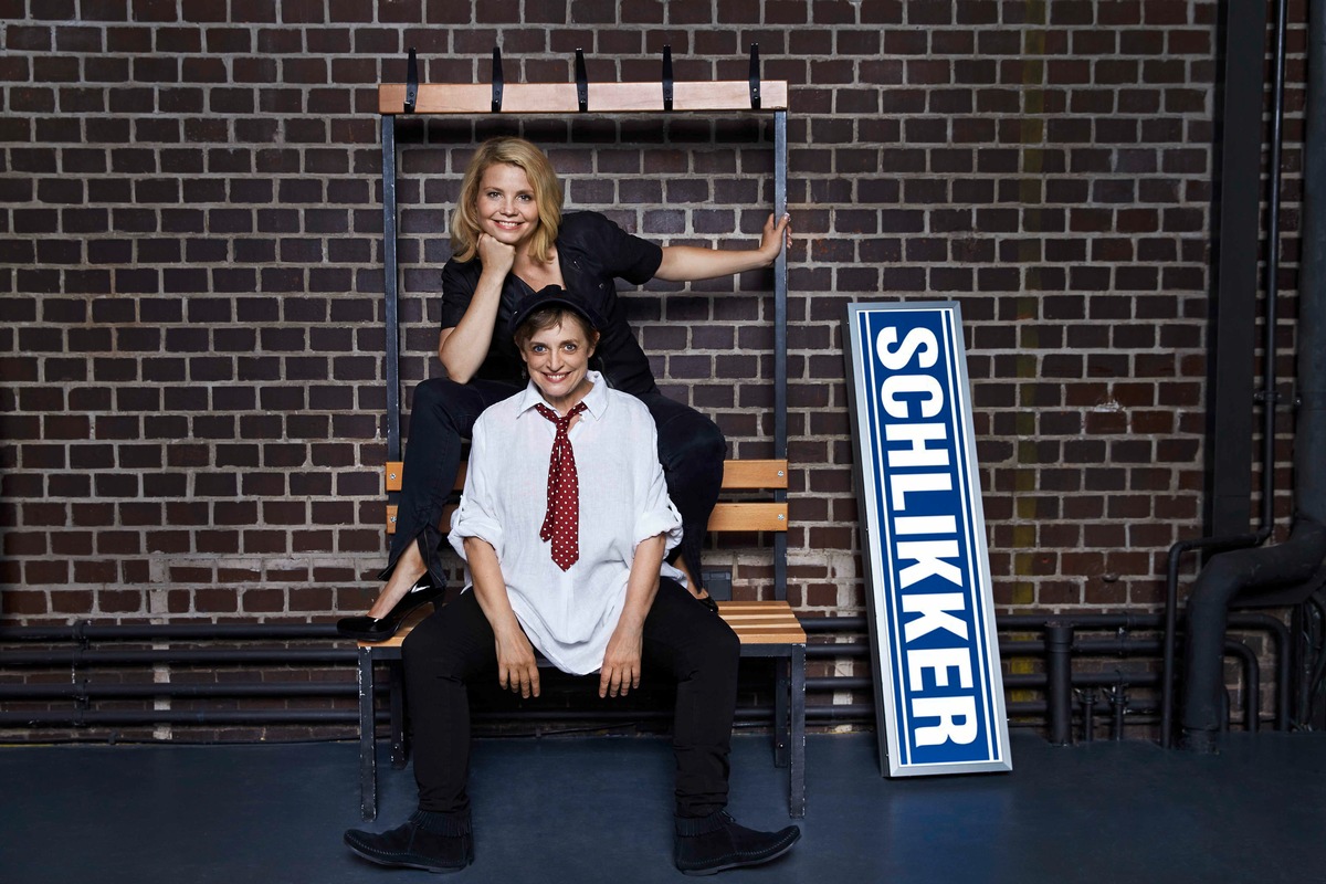 Annette Frier und Katharina Thalbach kämpfen um ihren Arbeitsplatz im SAT.1-TV-Event &quot;Die Schlikkerfrauen&quot; am 30. September 2014 (FOTO)