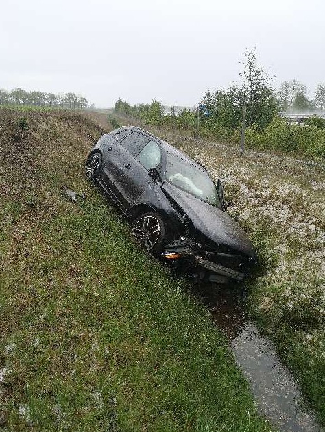 POL-ROW: ++ Hansalinie A1 - Hagel und Starkregen führen zu mehreren Unfällen ++ Jugendliche verstoßen gegen Corona-Verfügung - Polizei leitet Strafverfahren ein ++