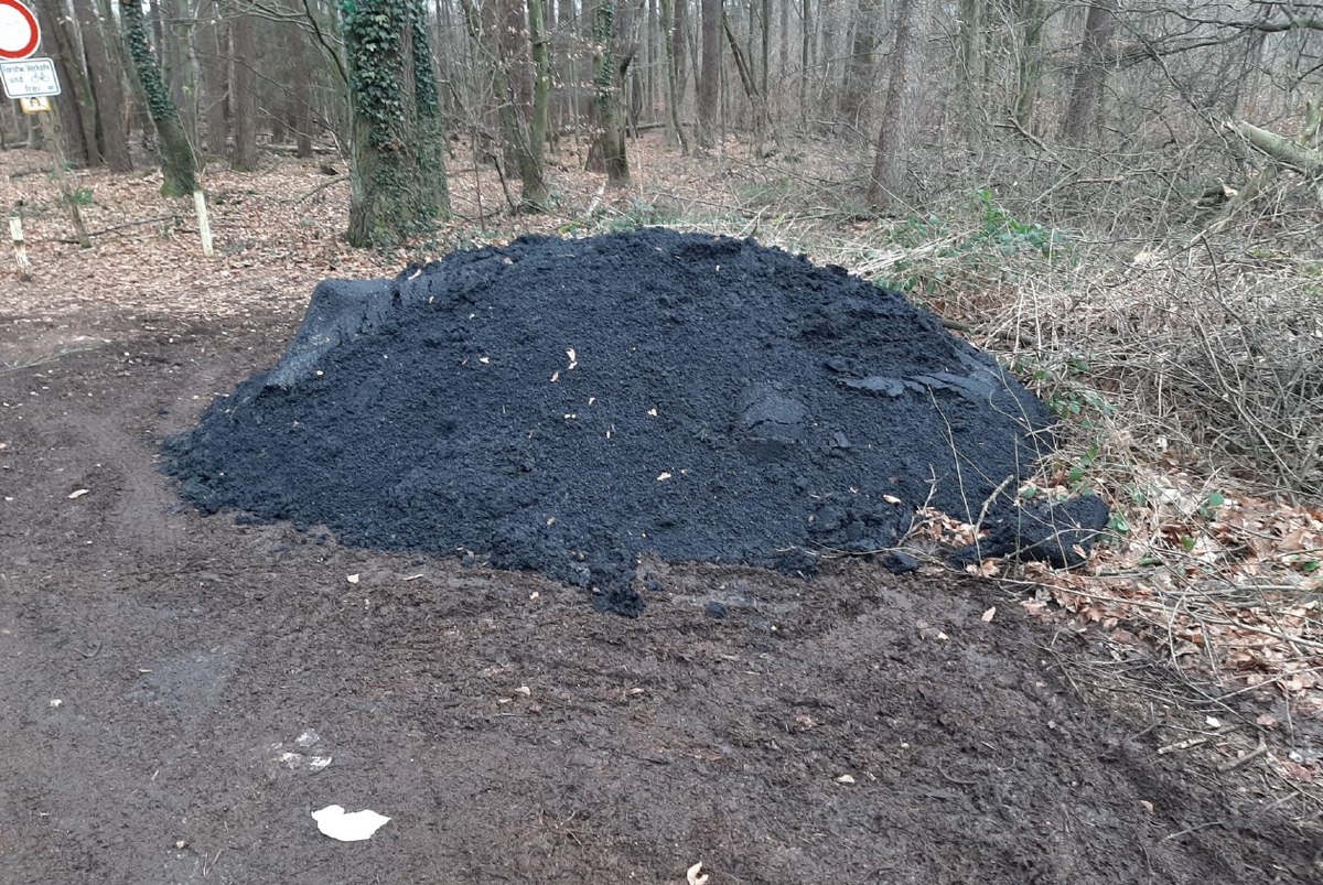 POL-OF: Asphalt im Wald abgeladen: Kripo bittet um Hinweise