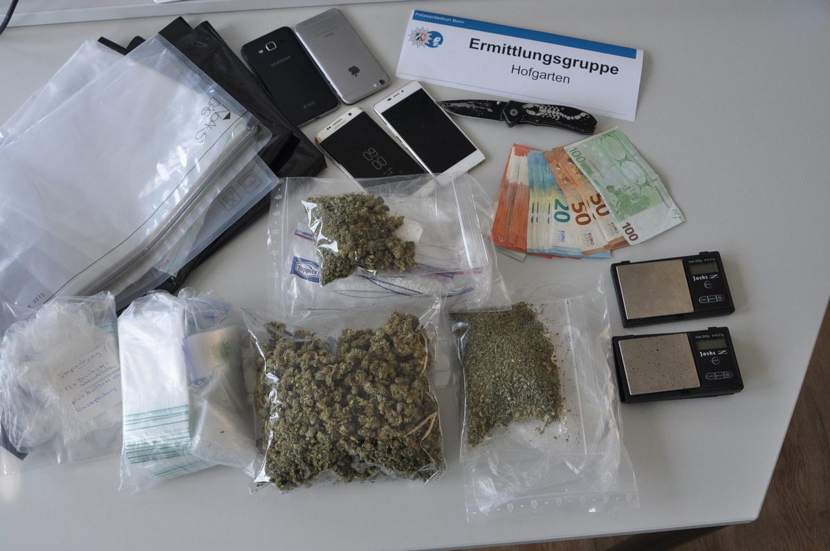 POL-BN: Mutmaßlicher Drogendealer festgenommen: 22-Jähriger soll in Bonn und Rheinbach mit illegalen Drogen gehandelt haben