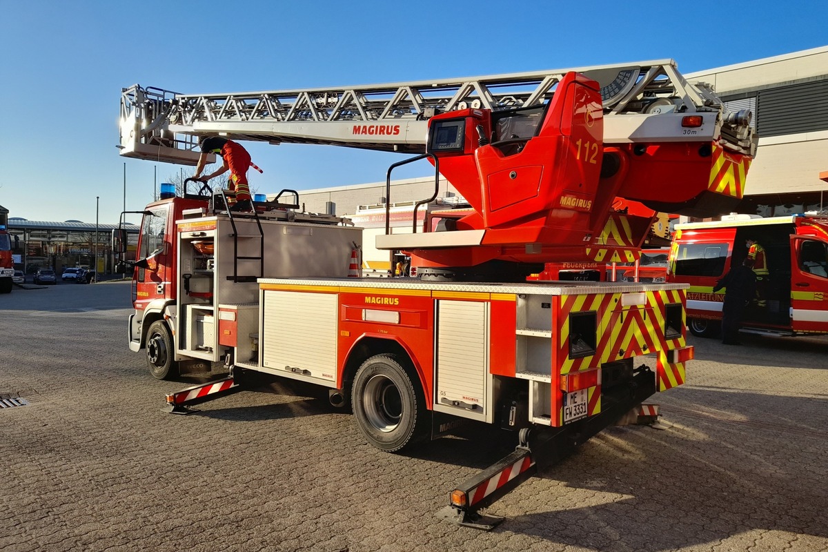 FW-Heiligenhaus: Zwischendeckenbrand in der Oberilp (Meldung 5/2022)