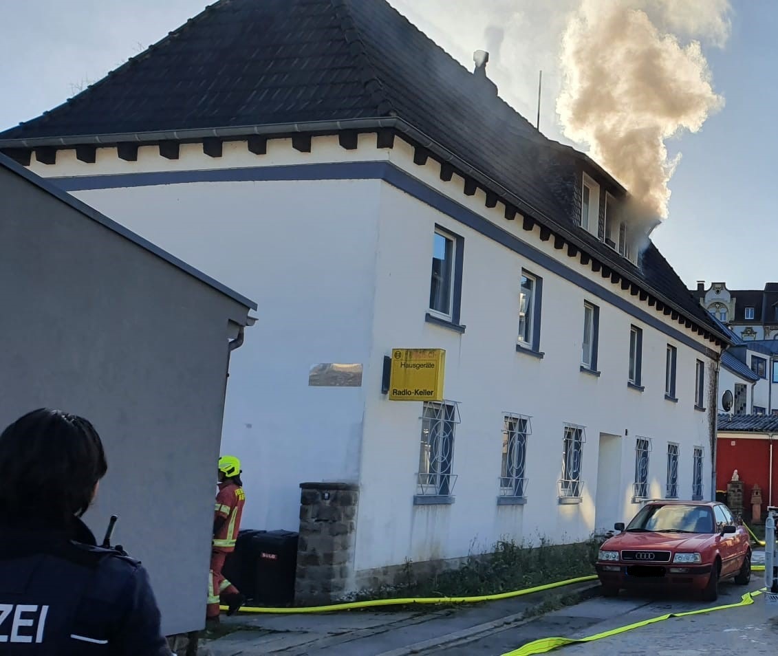 POL-ME: Geschirrspülmaschine verursacht Dachgeschossbrand - Velbert - 2111060