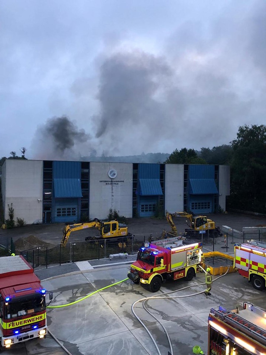 POL-ME: Mindestens 400.000,- Euro Sachschaden beim Brand einer Lagerhalle - Ratingen - 1909047