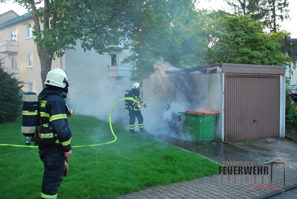 FW-MK: Mofa brennt an der Schulstraße