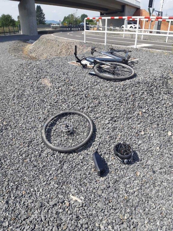 BPOL-KS: Fahrrad eines 71-Jährigen von Zug erfasst