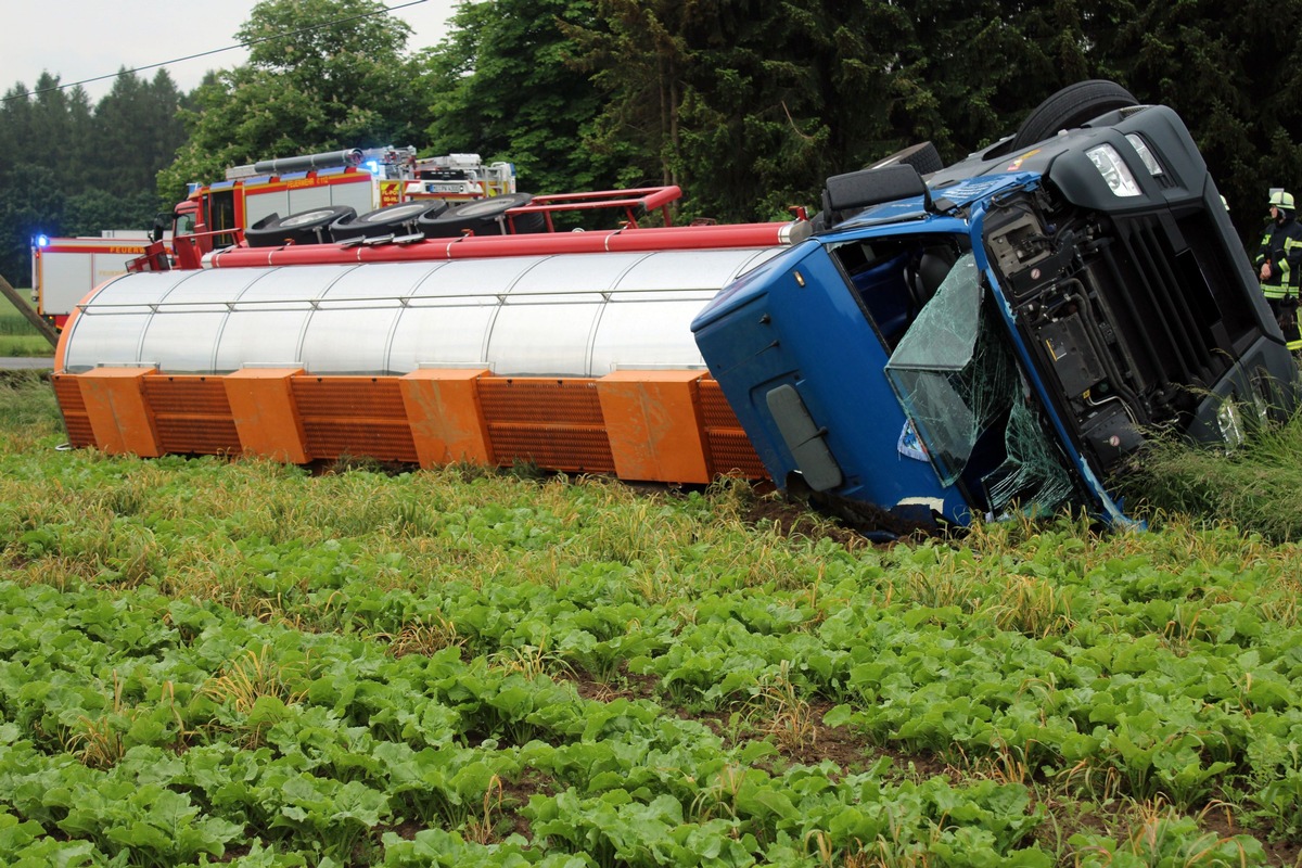 POL-MI: Gefahrgut-Lkw stürzt auf die Seite