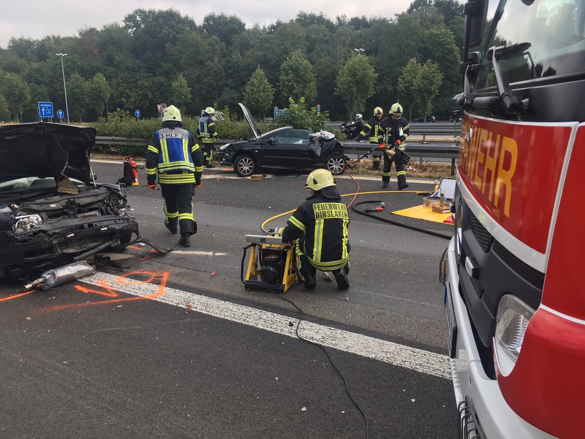 FW Dinslaken: Verkehrsunfall auf der A3