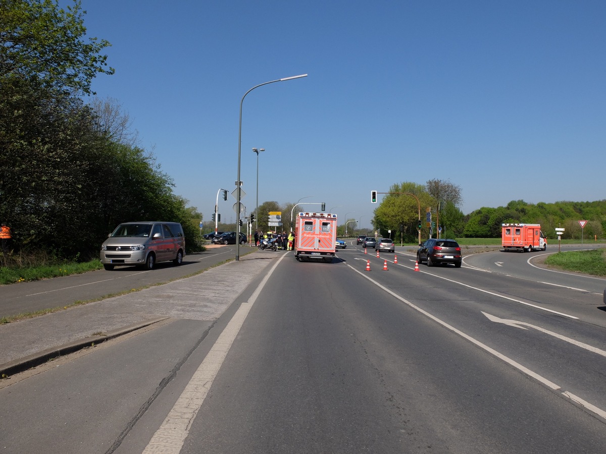 FW-GE: Verkehrsunfall mit acht Verletzten