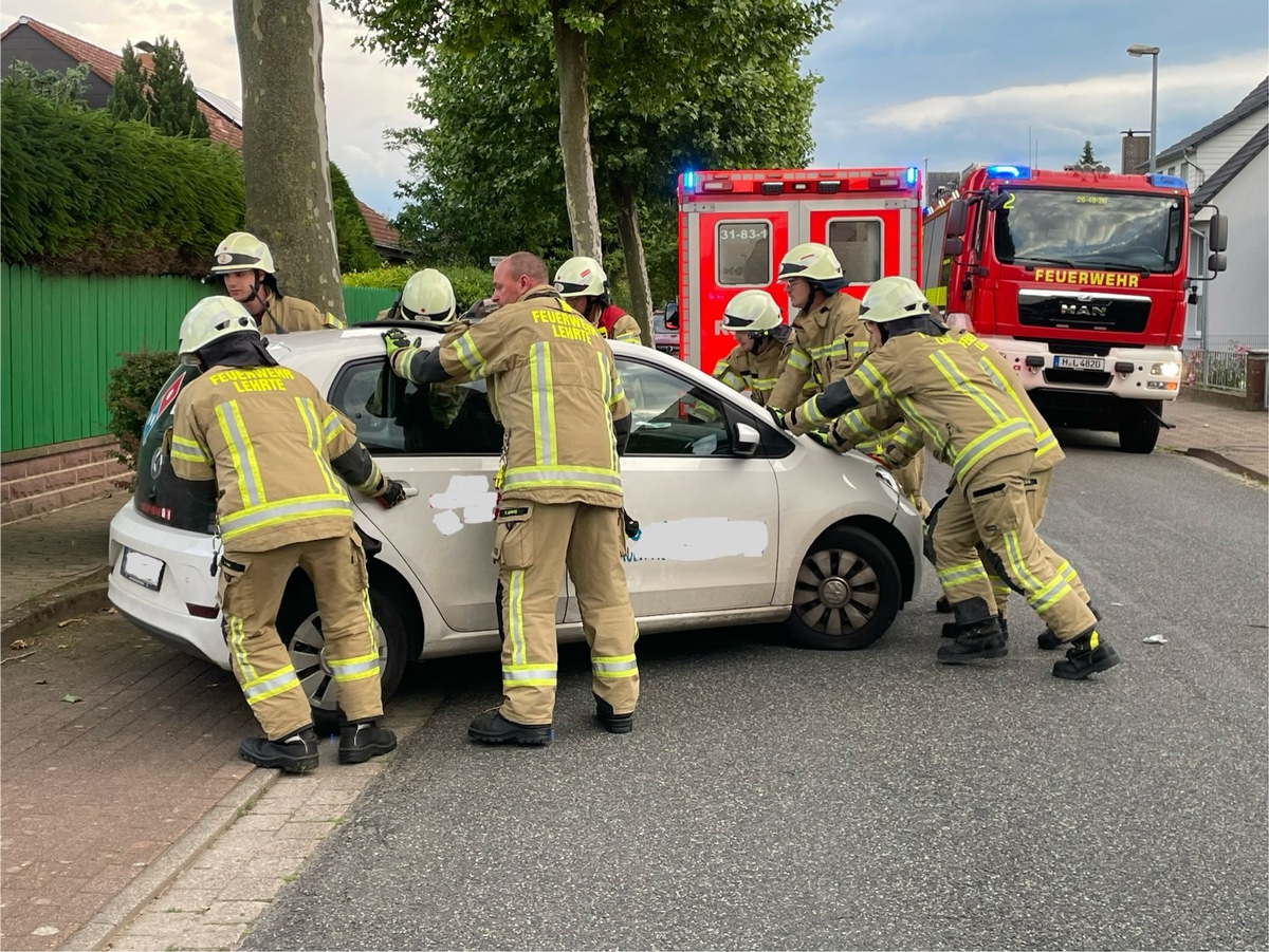 FW Lehrte: Eine leichtverletzte Person bei Verkehrsunfall in Ahlten