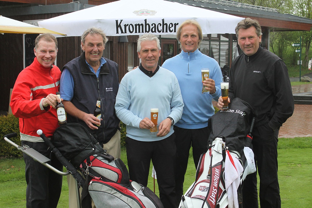 Krombacher sponsert golfspielende Fußballer (mit Bild)