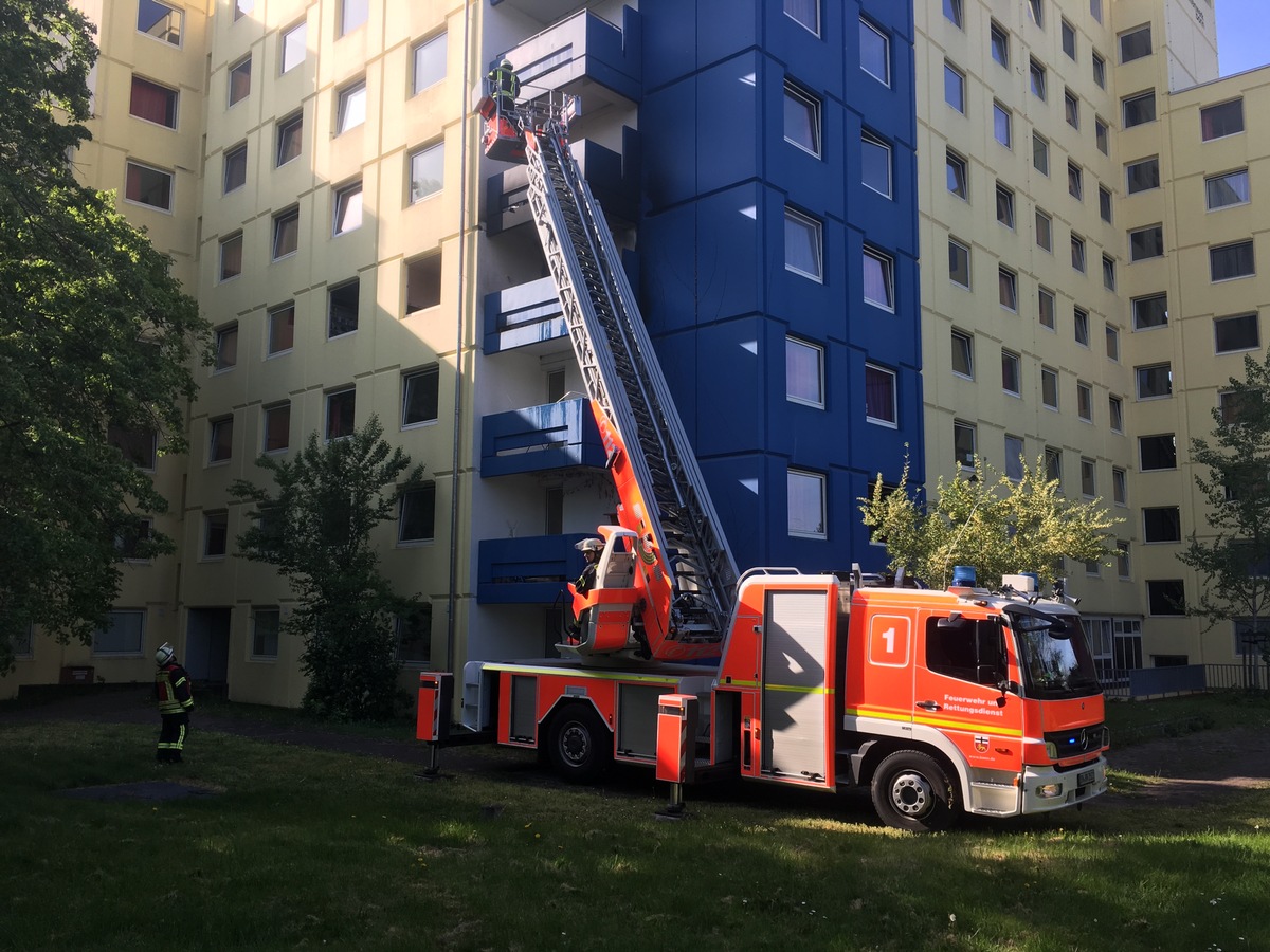 FW-BN: Feuer in einem Hochhaus in Tannenbusch