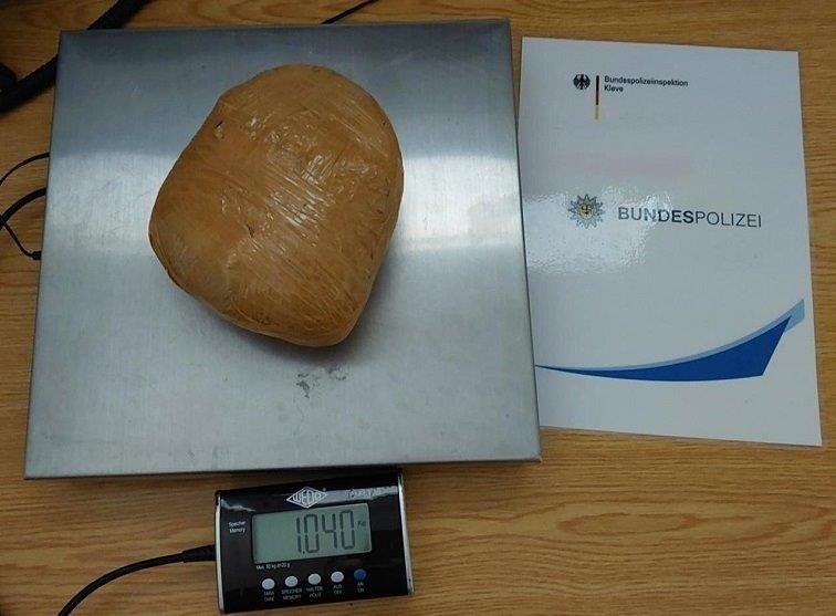 BPOL NRW: Fahndungserfolg im Rahmen der Grenzkontrollen: 1 Kilogramm Heroin im Wert von über 40.000 EUR auf der Autobahn 3 festgestellt