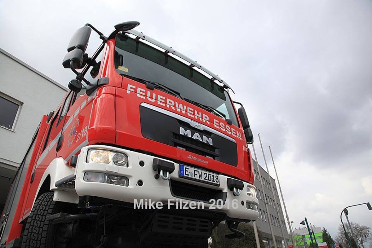 FW-E: Vier zum Teil Schwerverletzte nach Verkehrsunfall mit zwei Pkw