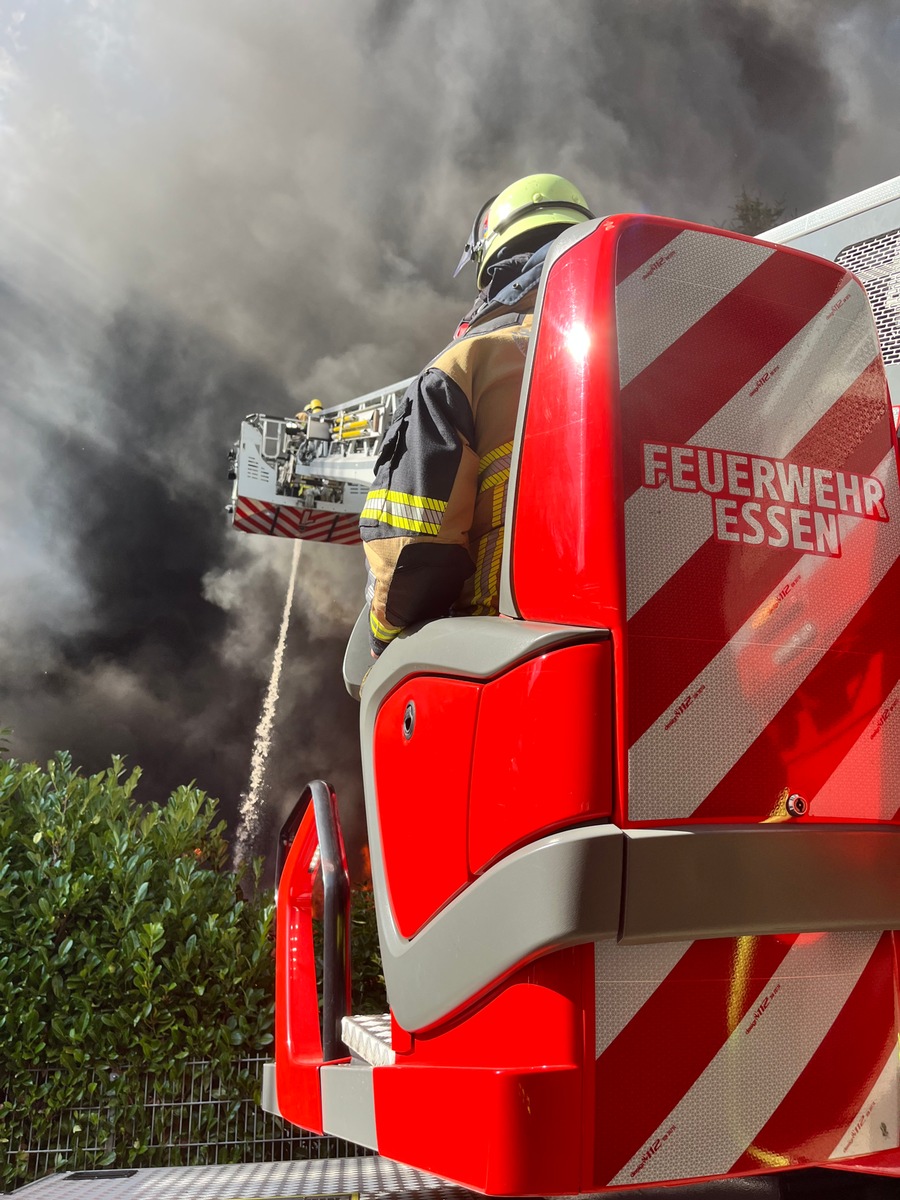 FW-E: Rund alle 2 Minuten 54 Sekunden rückt die Feuerwehr Essen im Jahr 2022 zu Einsätzen aus