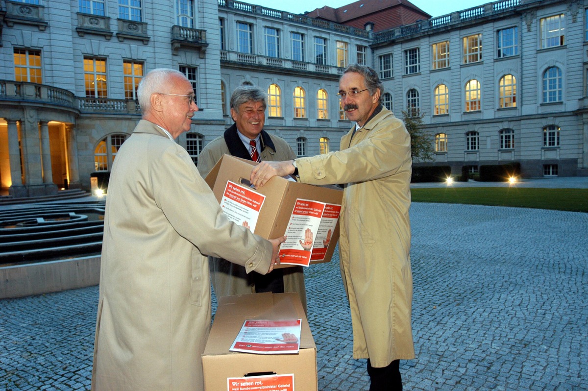 Zentralverband des Deutschen Bäckerhandwerks überreicht mehr als 175.000 Protestunterschriften gegen die geplante Fünfte Novellierung der Verpackungsverordnung