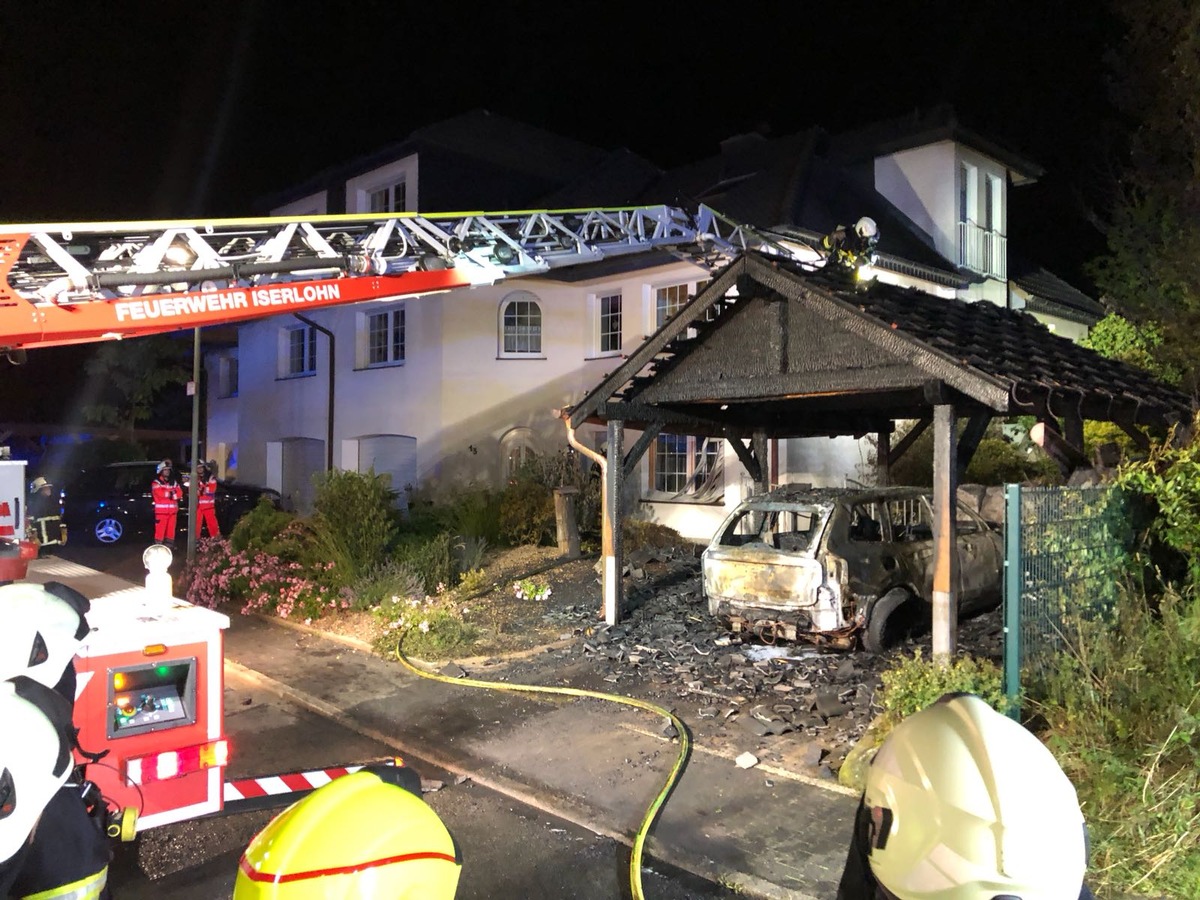 FW-MK: Fahrzeugbrand unter Carport