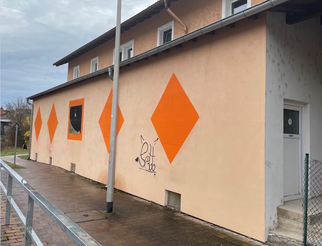 POL-PDKL: Graffiti-Schmierereien am Bahnhof