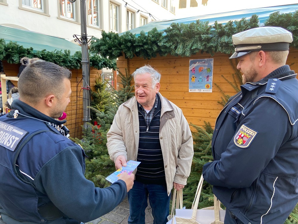 POL-PPKO: Eröffnung des Weihnachtsmarktes in Koblenz am 22.11.2024 - Polizei Koblenz und Ordnungsamt auf dem Weihnachtsmarkt