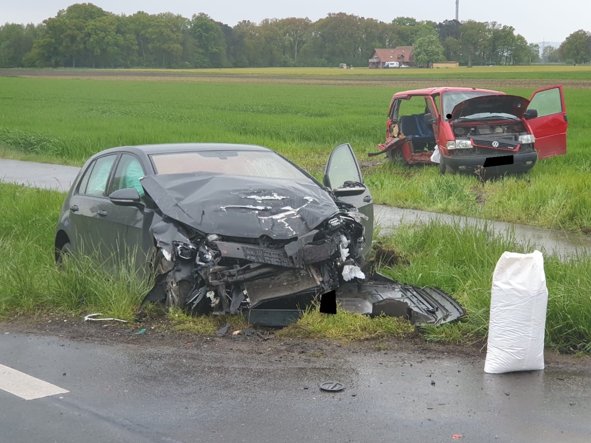 POL-MI: Zwei Personen in Lebensgefahr und mehrere Schwerverletzte nach Unfall in Friedewalde