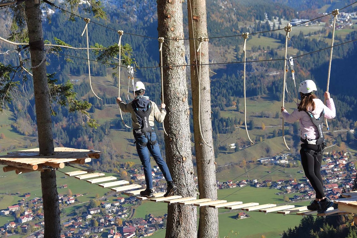 „Waldseilgarten Bad Hindelang“ stärkt Familien-Erlebnis und Ganzjahresangebot - Neue Attraktion mit PLUS-Faktor geht am 23. März in Betrieb