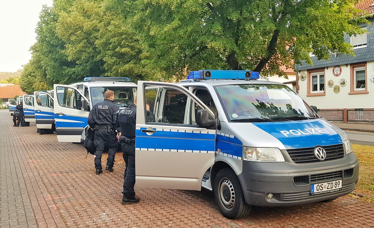 POL-HM: Durchsuchungsmaßnahmen im &quot;Zentrum für Migration&quot; in Eschershausen