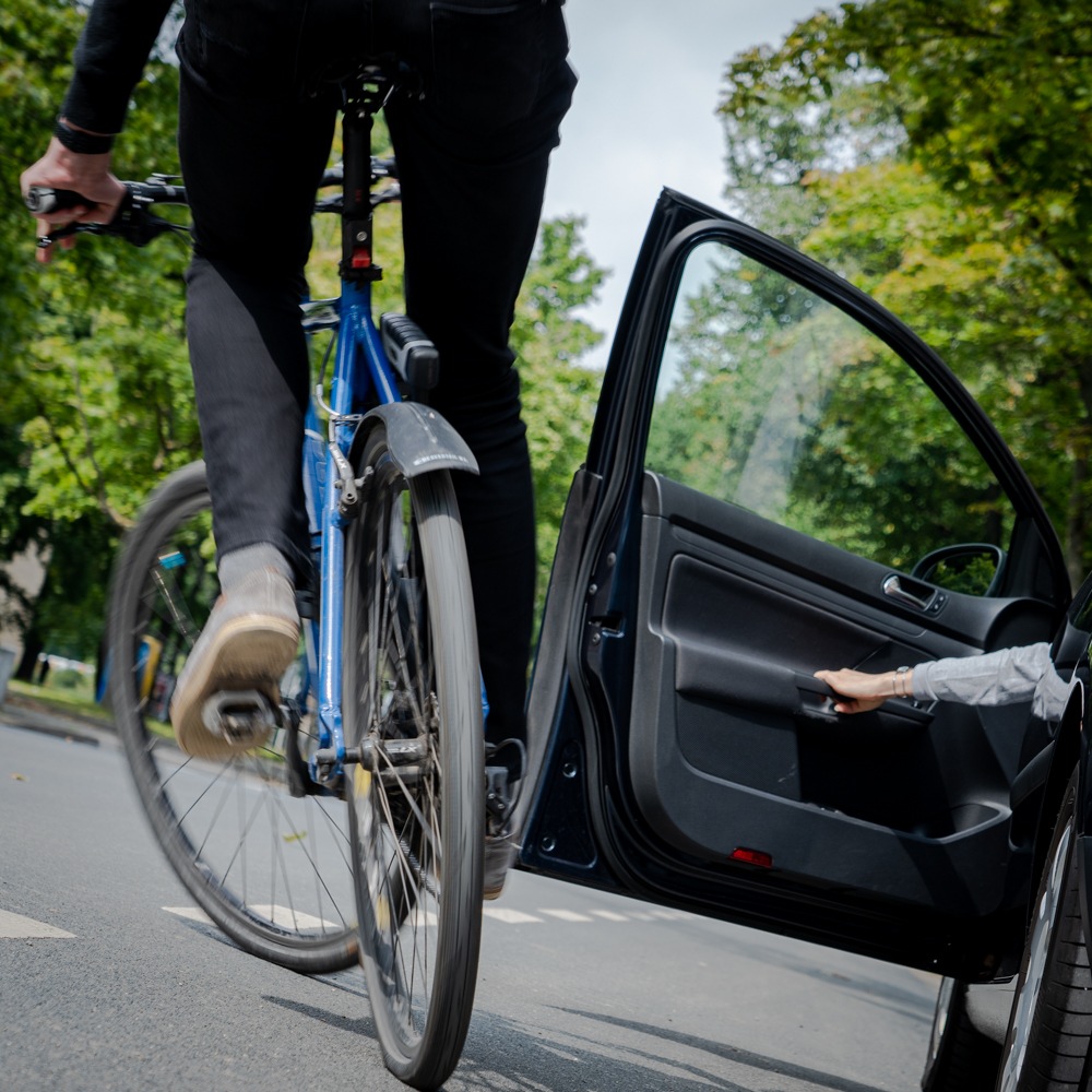 POL-H: Dooring-Unfall: 16-Jährige und ihr 57-jähriger Vater leicht verletzt