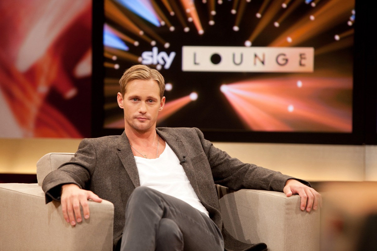 Alexander Skarsgård zu Gast bei Jessica Kastrop im Entertainment-Talk &quot;Sky Lounge&quot;/3. Staffel &quot;True Blood&quot; in deutscher Erstausstrahlung ab 4. November auf Syfy bei Sky (mit Bild)