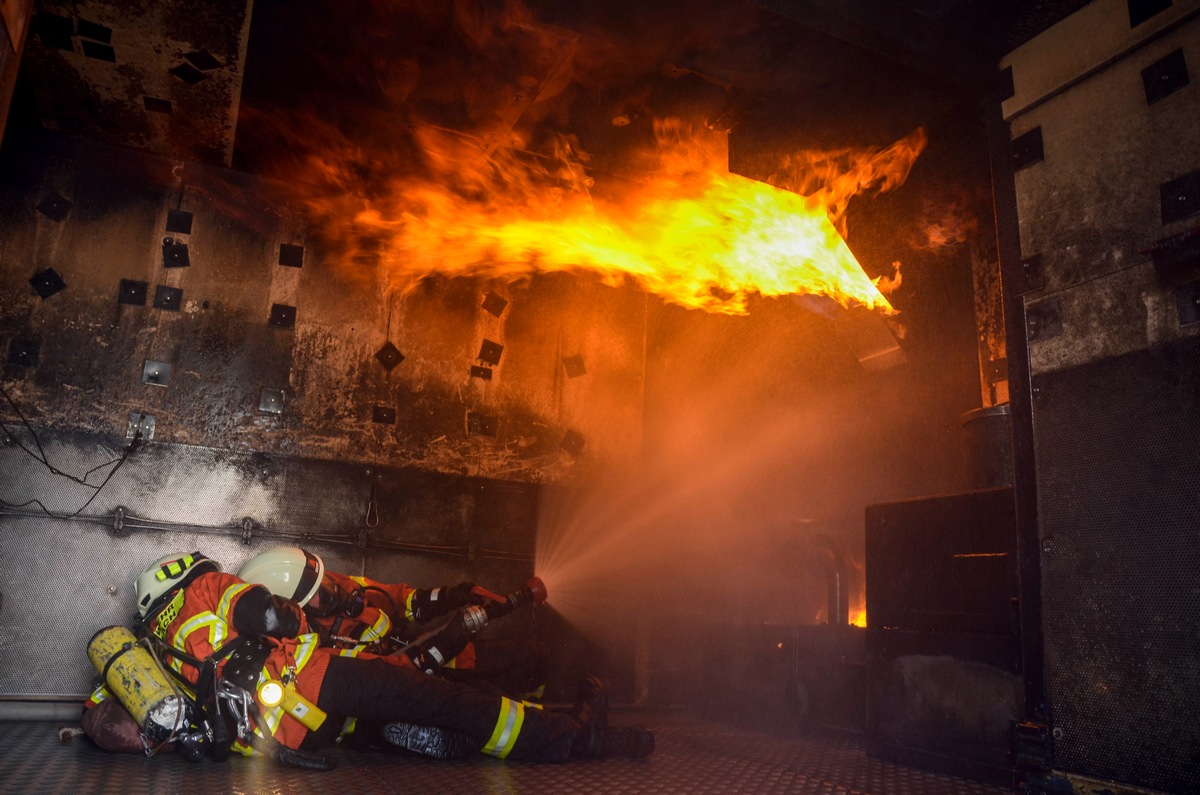 KFV-CW: Heißausbildung im Brandcontainer bei bis zu 600 Grad im Landkreis Calw