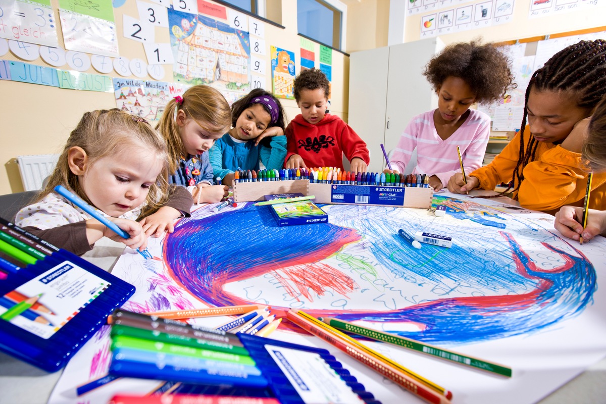 STAEDTLER: Wie Kinder malerisch die Welt entdecken (FOTO)