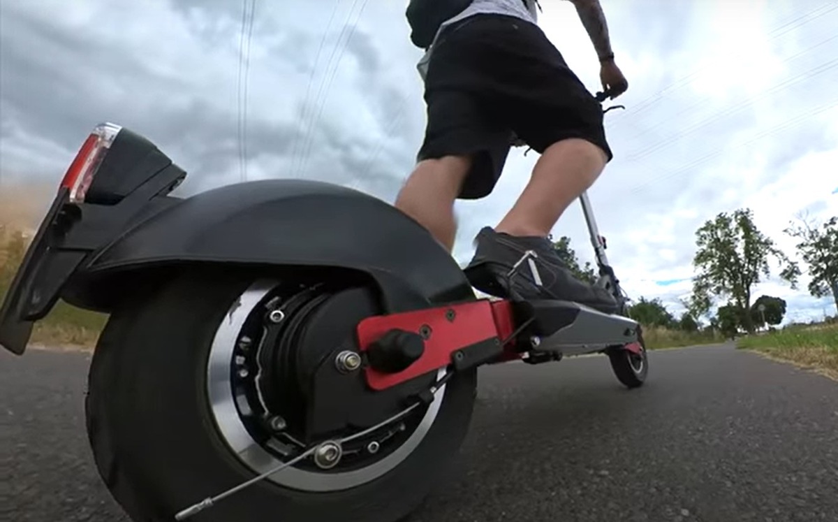 Unterwegs mit E Scooter und Co.: e-Wheels bringt Sie mit Vollgas durch den Sommer!