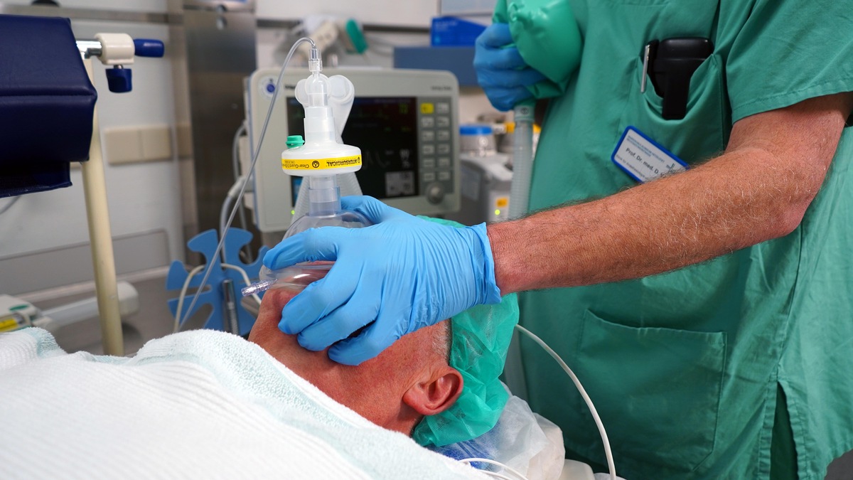 Anästhesie-Kongress mit 2500 Teilnehmern startet in Düsseldorf - Auswirkungen der Krankenhaus-Reform, Klimaschutz und ECMO-Therapie - BioNTech-Vorstand Poetting hält renommierte Vorlesung