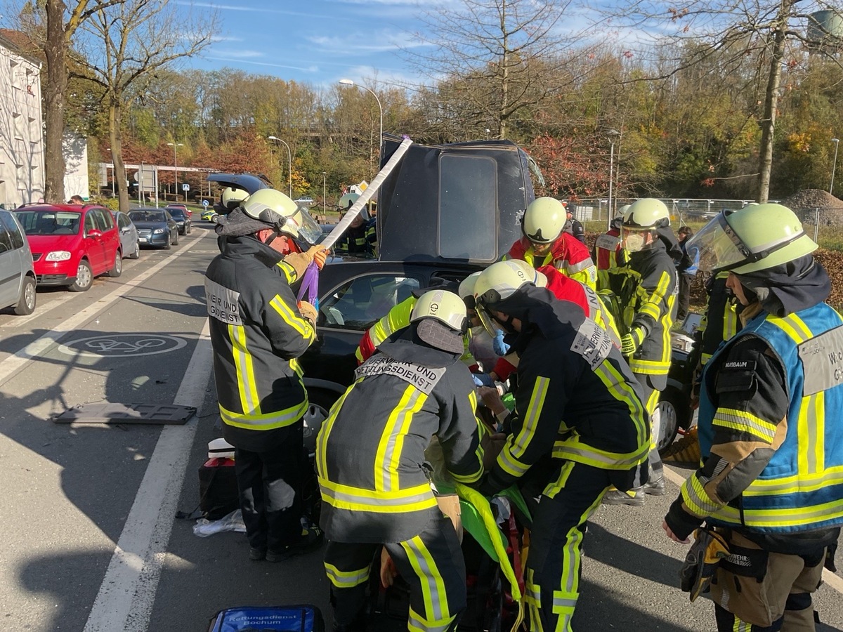 FW-BO: Schwerer Verkehrsunfall in Bochum-Hamme