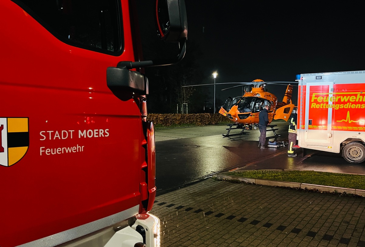 FW Moers: Schwerer Arbeitsunfall / Rettungshubschrauber im Einsatz