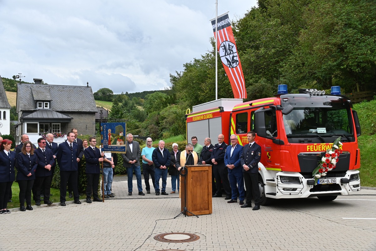 FF Olsberg: Löschgruppe Elpe weiht neues Fahrzeug ein