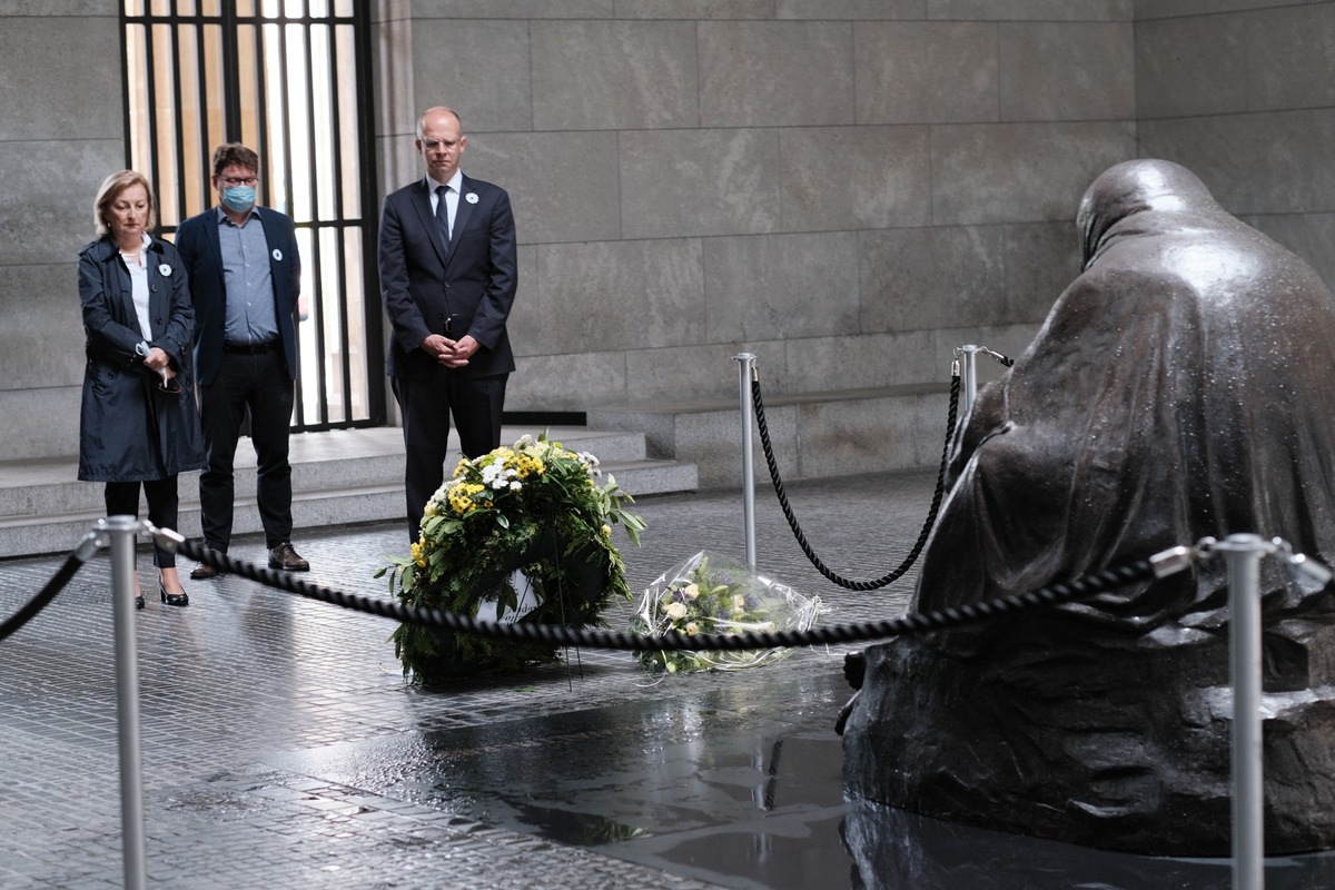 25 Jahre nach dem Völkermord von Srebrenica (11.7.): Gedenkveranstaltung in Berlin erinnert an die Opfer