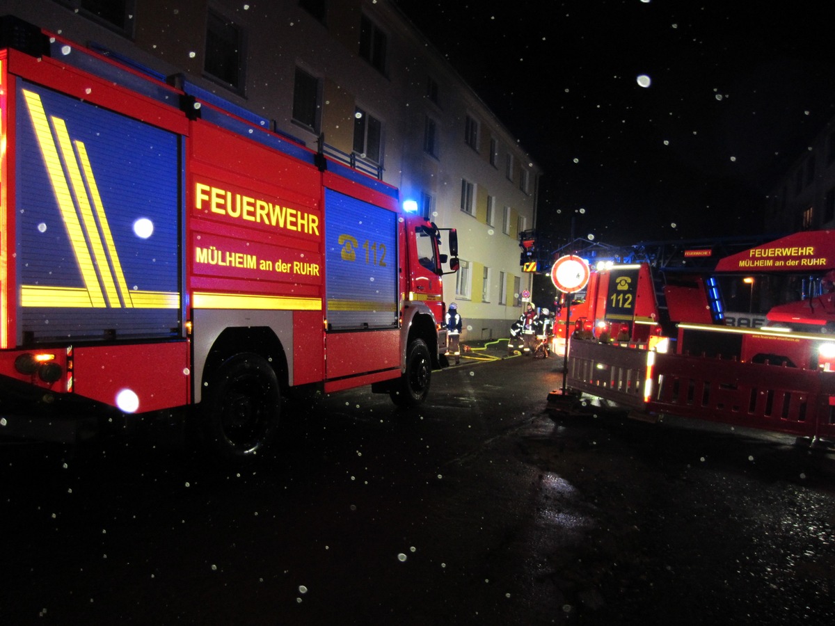 FW-MH: Küchenbrand in einem Mehrfamilienhaus!