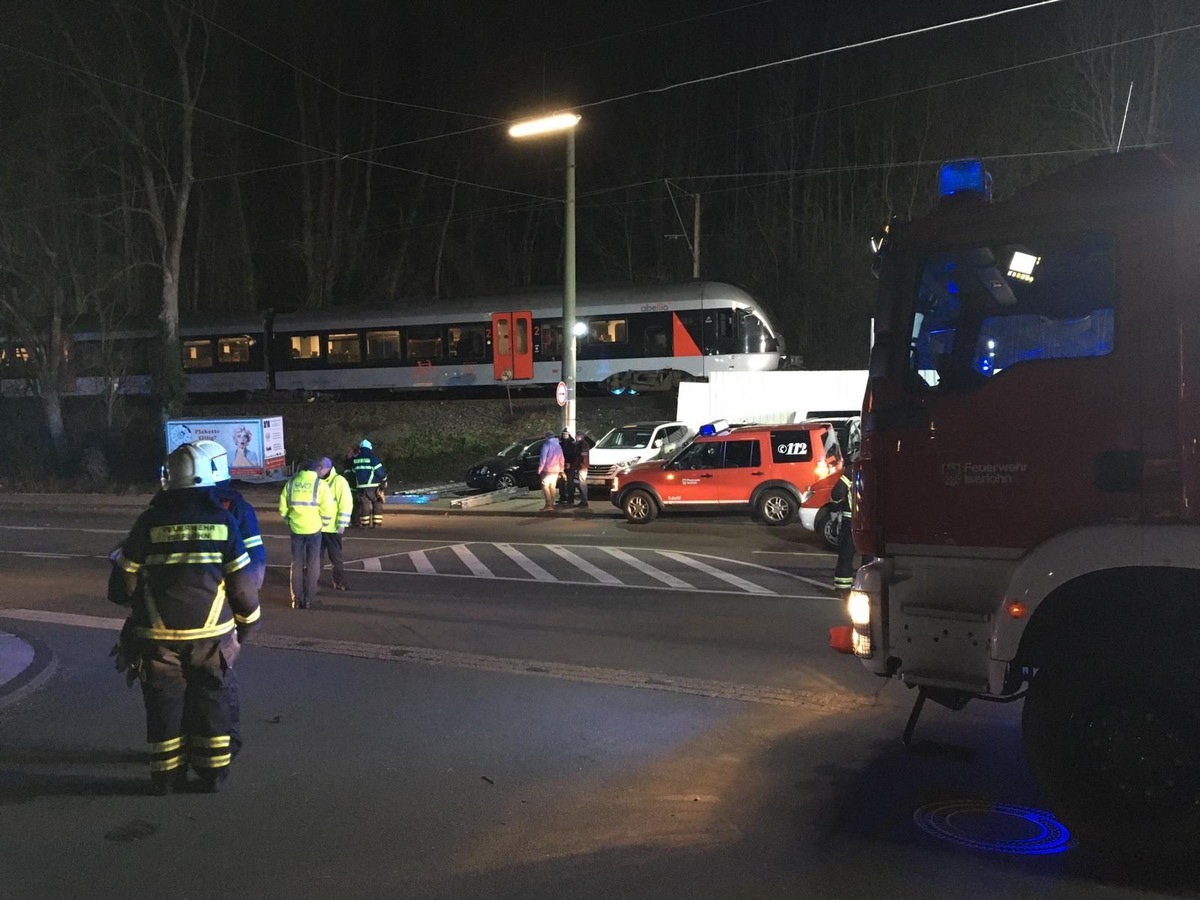 FW-MK: Baum auf Oberleitung