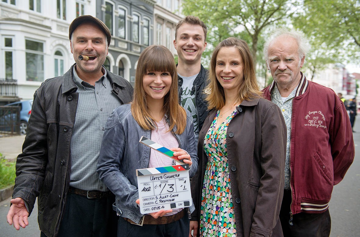 Das Erste / Frisch und frech - In Bremen fiel die erste Klappe für &quot;Unter Gaunern&quot; / Die neue Vorabendserie mit Cristina do Rego, Jophi Ries, Julia Jäger, Peter Franke und vielen anderen (FOTO)