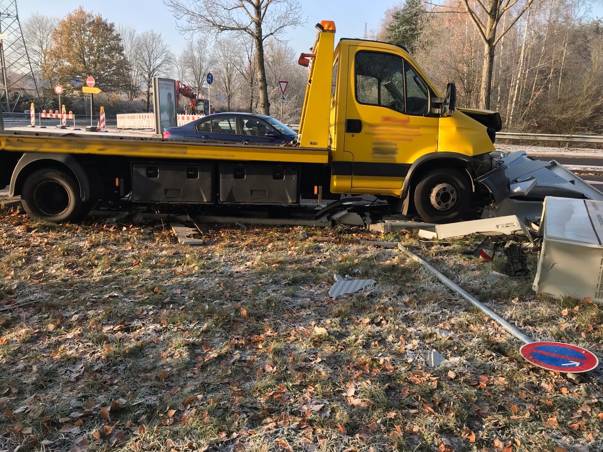 POL-PPWP: Unfall an Kreuzung - Erheblicher Sachschaden