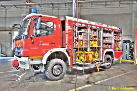 FW-MG: LKW prallt gegen Hauswand