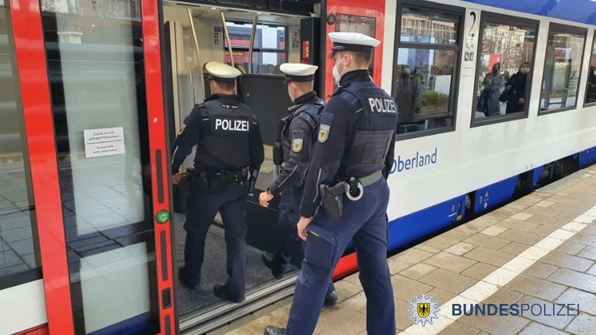 Bundespolizeidirektion München: Tätliche Auseinandersetzung in Regionalzug - Bundespolizei sucht nach unbekannten Tätern