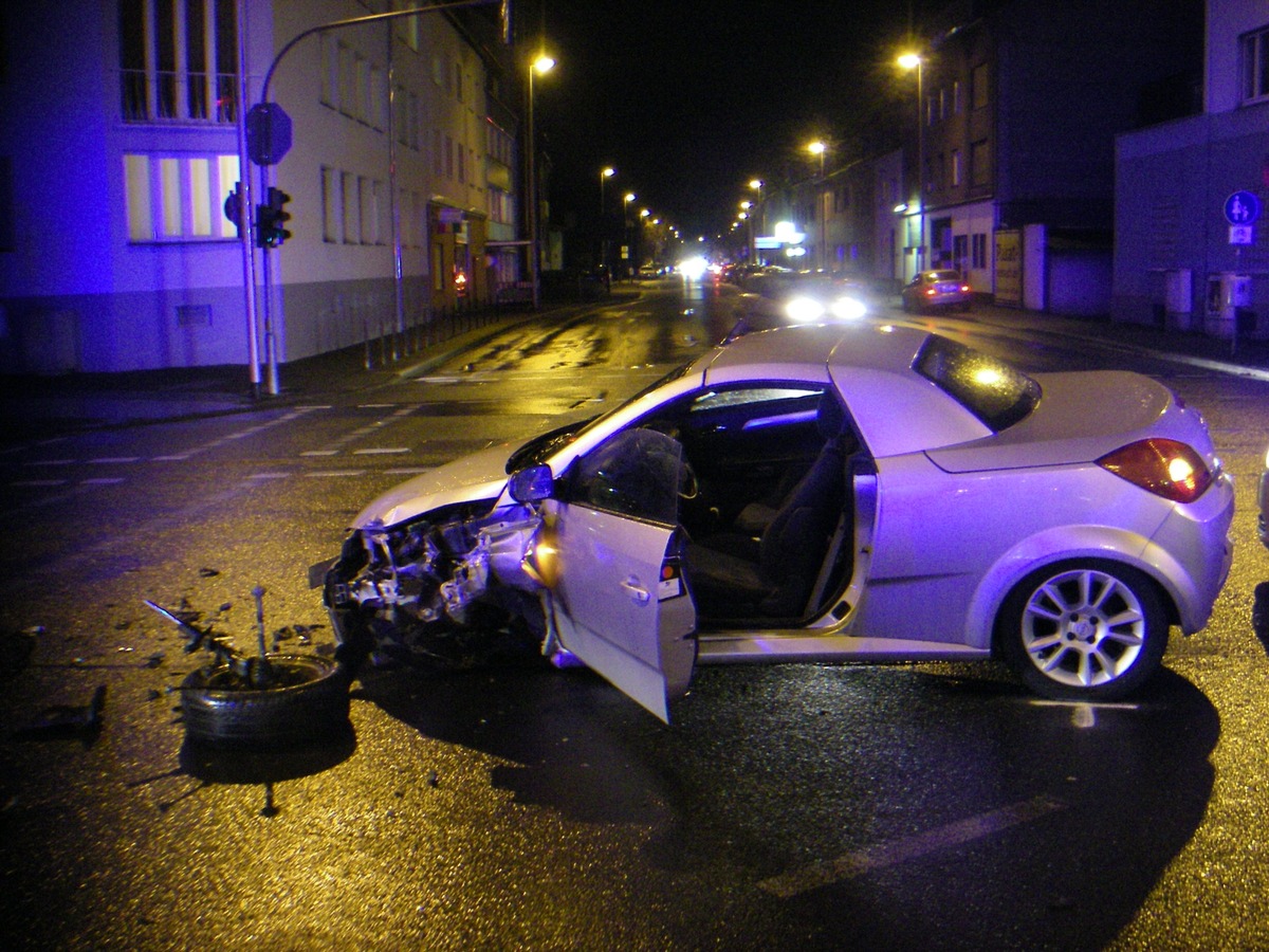 POL-DN: Unfall forderte zwei Verletzte