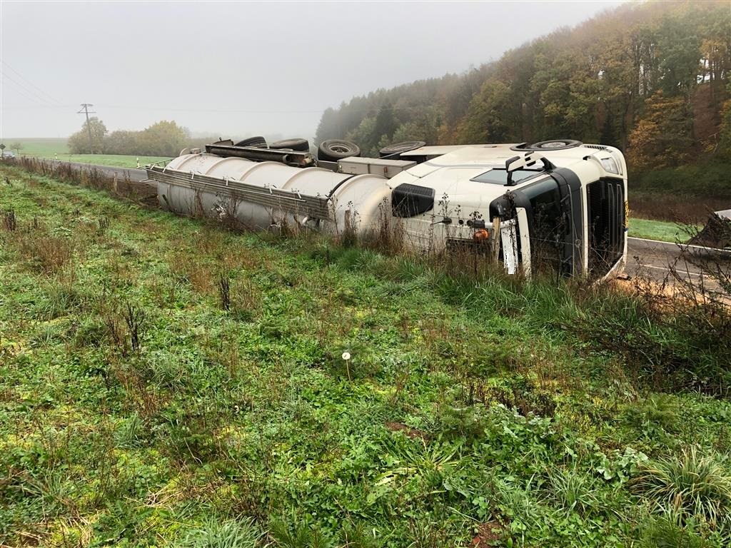 POL-PDWIL: Verkehrsunfall mit Personenschaden - Vollsperrung der L9